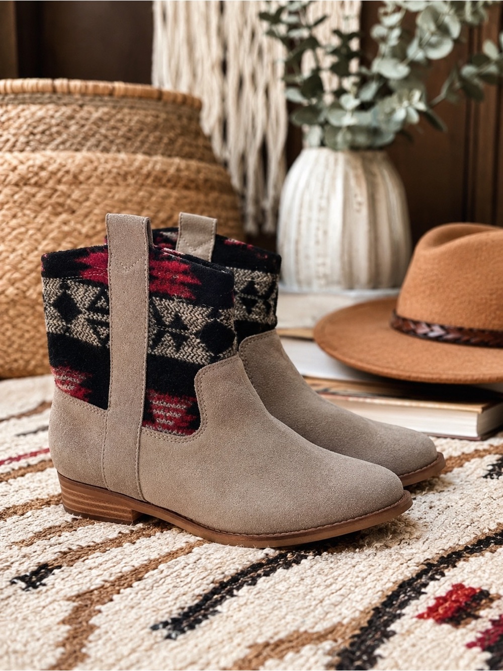 DESERT BAJA SUEDE SADDLE BLANKET BOOTS SIZE 8 EUC TOMS